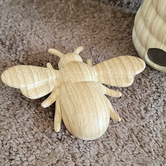 Wooden Beehive and Bee Set - Picture 3 of 3